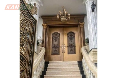Cửa thép giả gỗ thích hợp sử dụng trong phòng ngủ không?