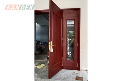 Cửa thép vân gỗ giá 5 triệu/m2 đắt hay không? Xem ngay!