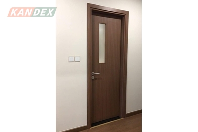 Giá cửa thép vân gỗ ảnh hưởng bởi độ dày sản phẩm không?