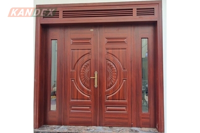 Mẫu cửa thép vân gỗ 4 cánh có những đặc điểm nổi bật gì?