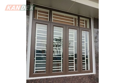 Mẫu cửa sổ thép vân gỗ đẹp phù hợp lắp đặt cho chung cư