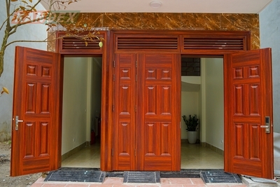 Cửa thép giả gỗ có tính năng bền bỉ như thế nào? Xem ngay!