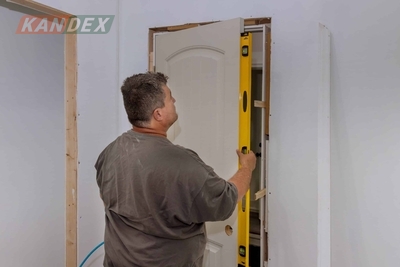 Cách Xử Lý Cửa Chống Cháy Bị Cong Vênh Sau Thời Gian Sử Dụng