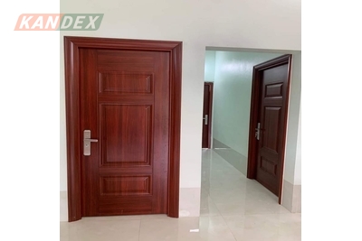 Cửa Thép Vân Gỗ Nhập Khẩu Có Thực Sự Vượt Trội Hơn Dòng Nội Địa?