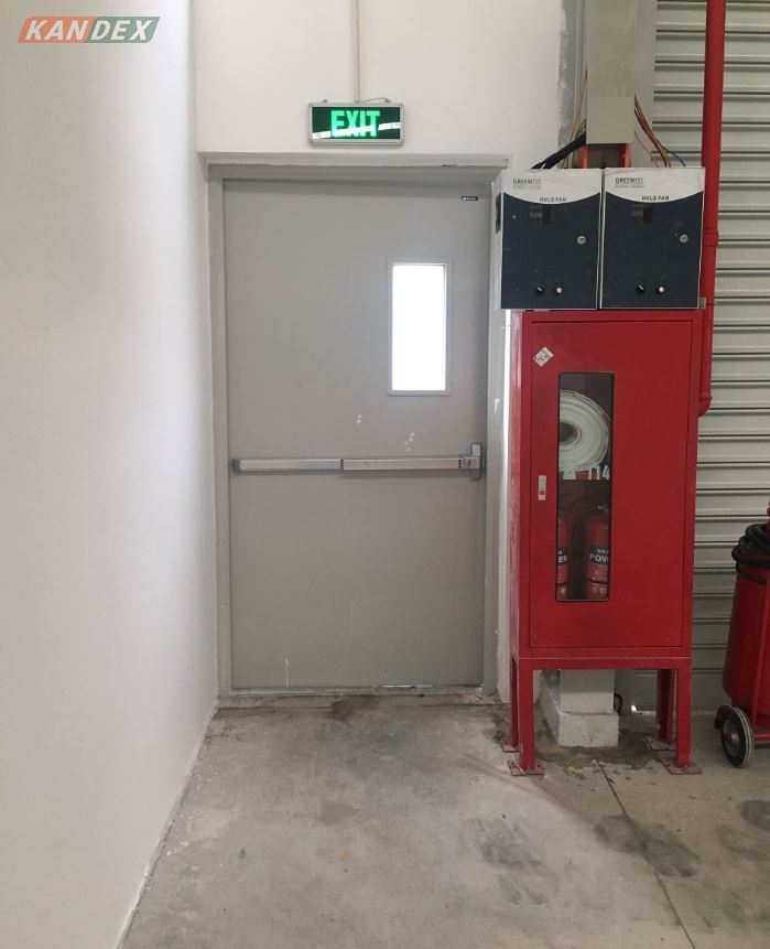 Cửa Thoát Hiểm Chống Cháy Trong Các Tòa Nhà Cao Tầng: Tại Sao Cần Thiết?